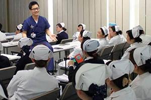 JH nurse speaking to nurses